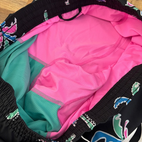 Chubbies Swim Trunks Havana Nights 7” Inseam - Picture 4 of 8